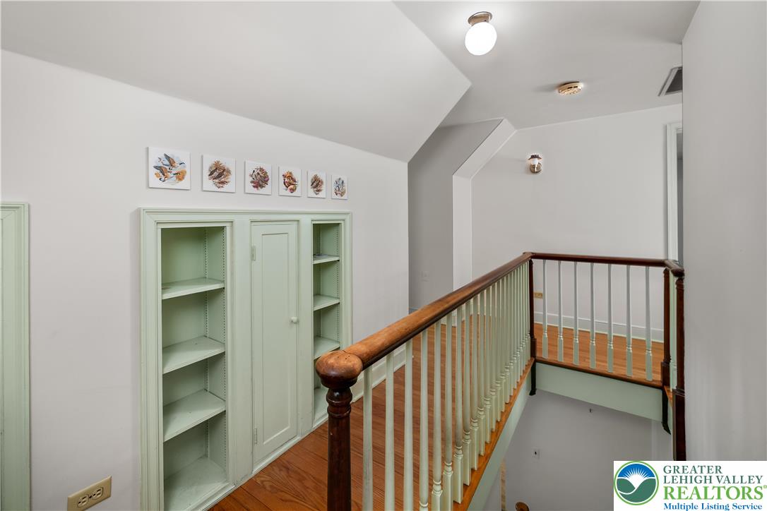 3135 Center Street