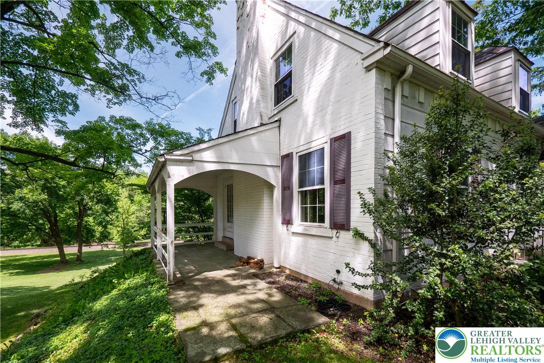 3135 Center Street