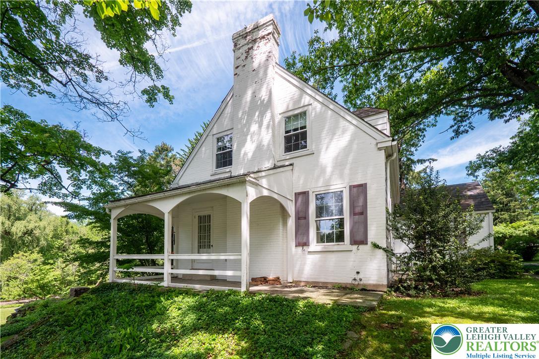 3135 Center Street