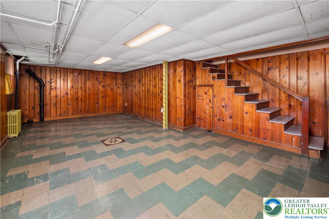 3135 Center Street
