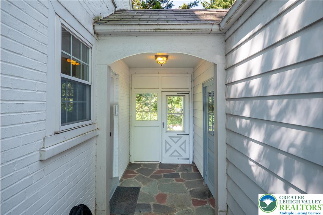 3135 Center Street
