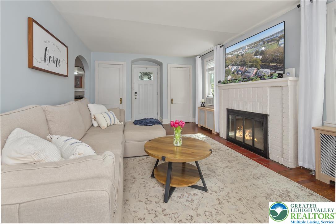 1133 North New Street