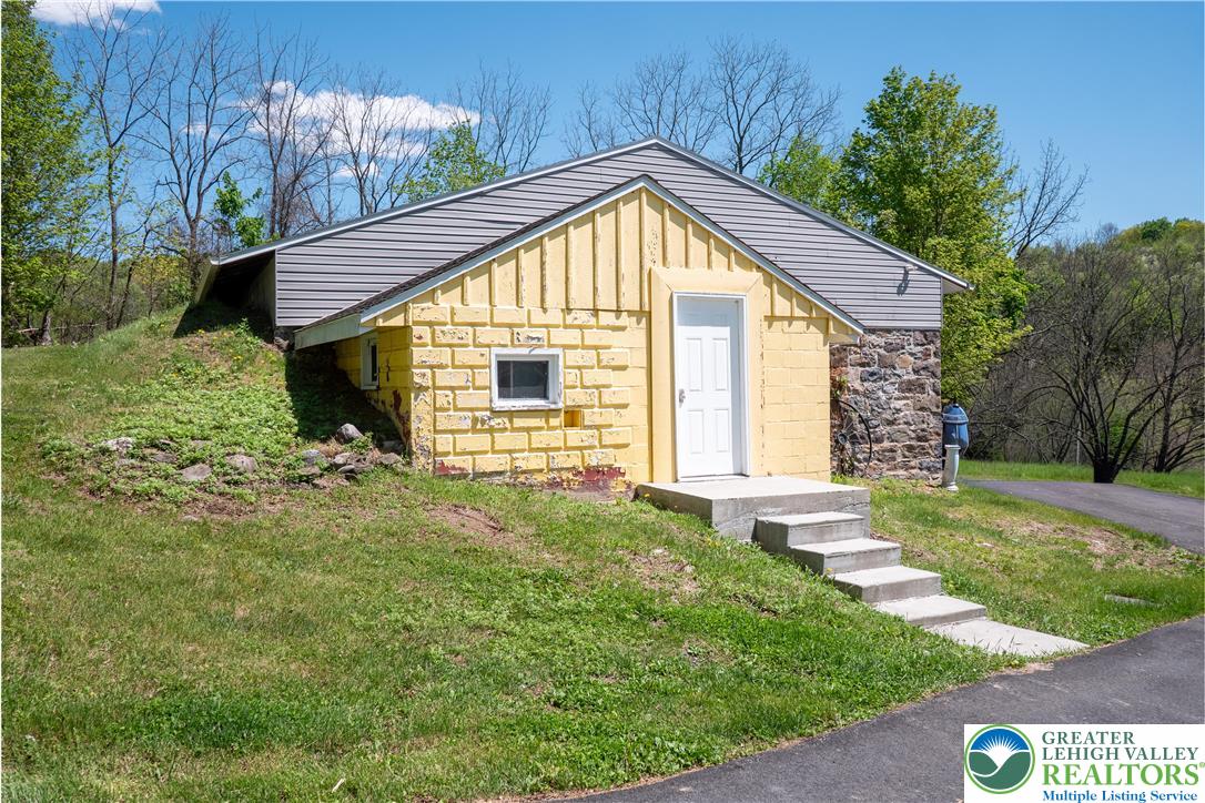 1072 Five Points Richmond Road