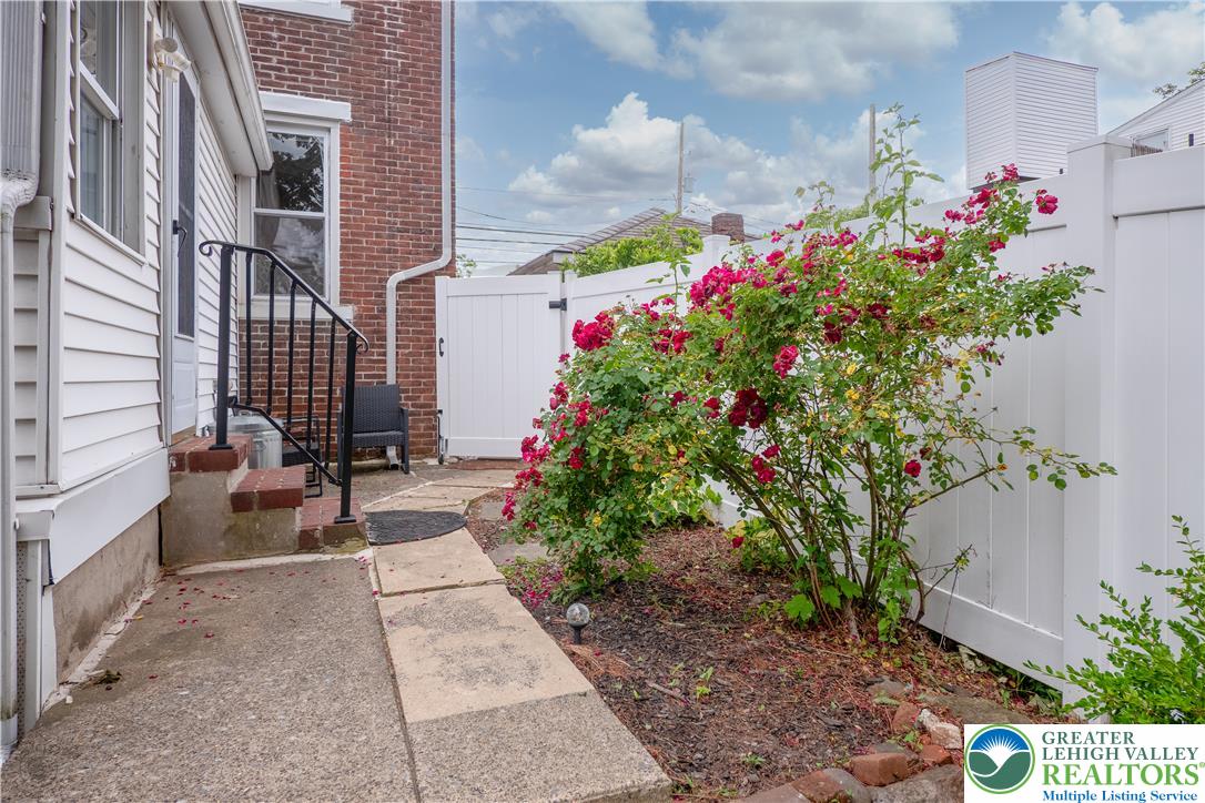 111 E Garrison Street
