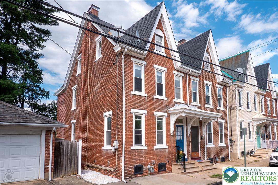 111 E Garrison Street