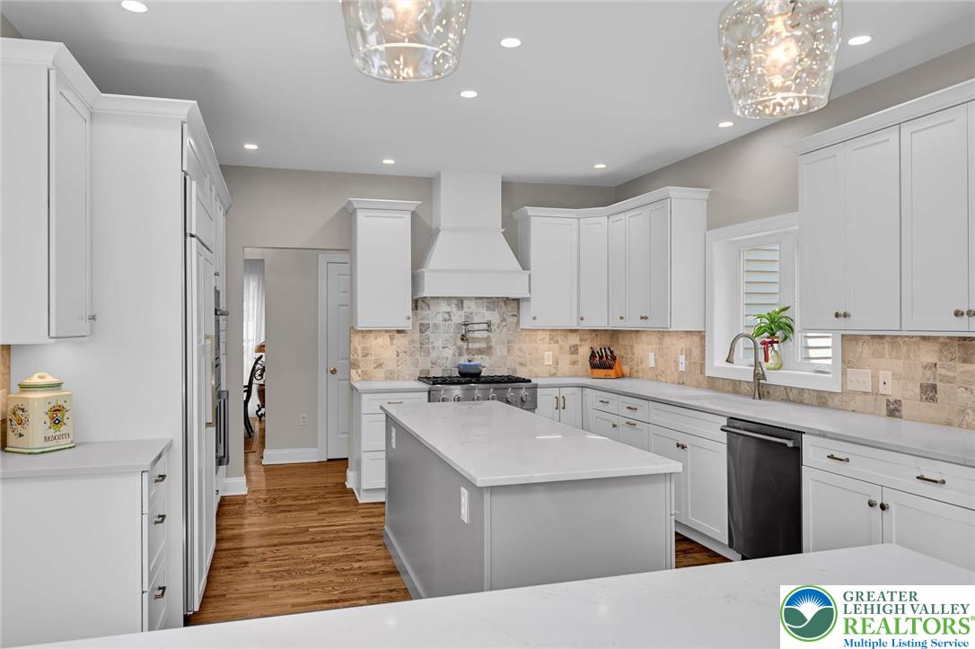 2475 Woodland Hills Court
