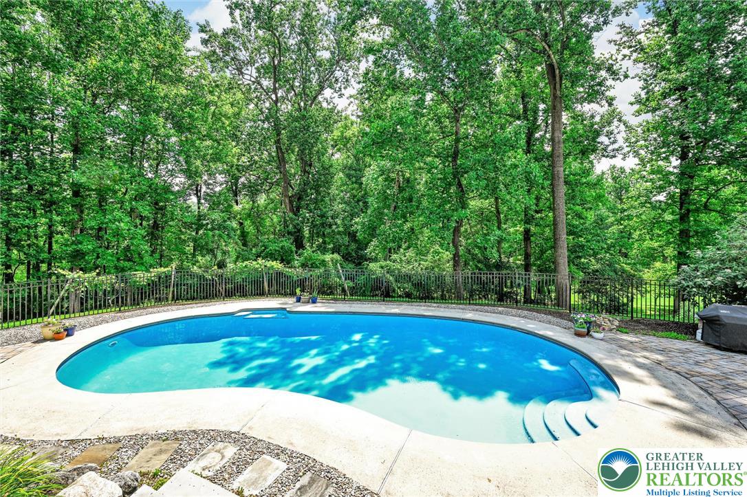 2475 Woodland Hills Court