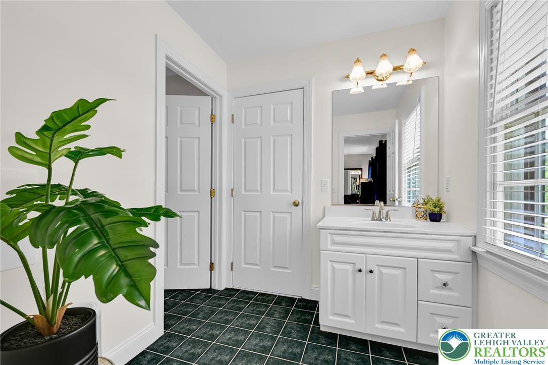 2475 Woodland Hills Court