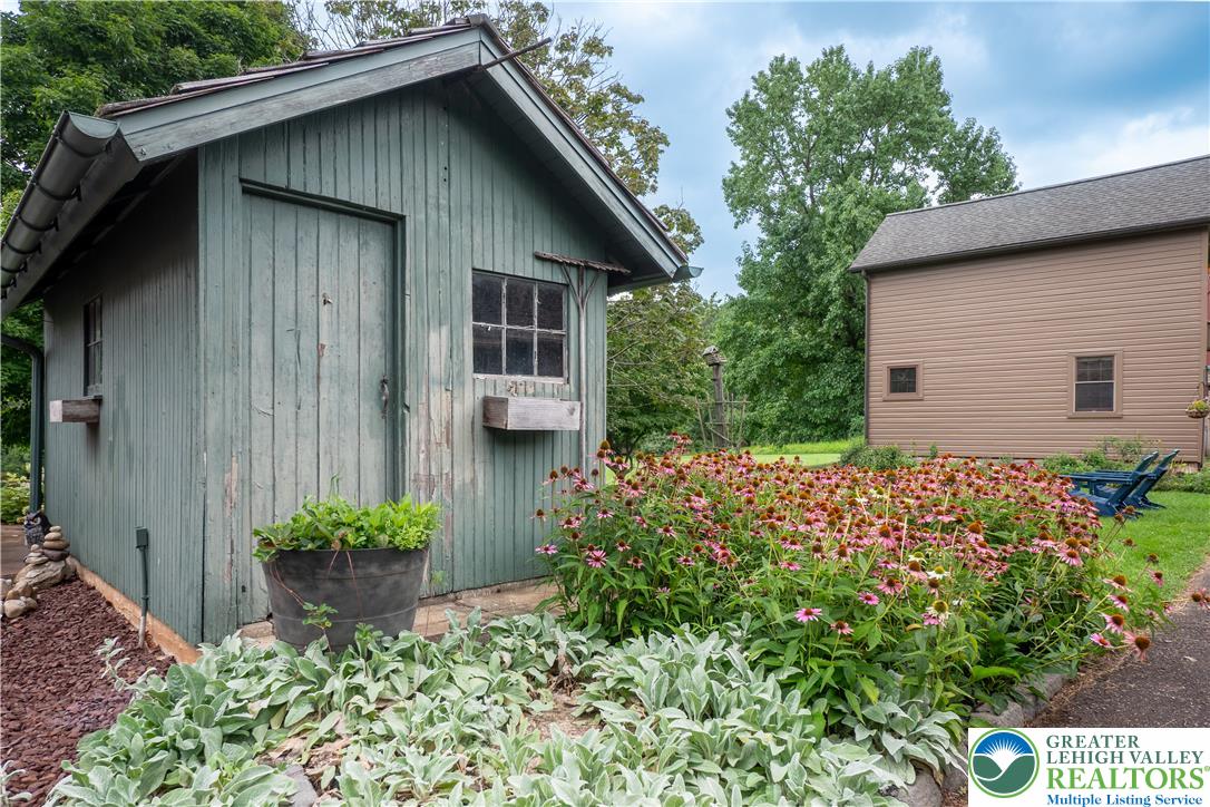 271 Wetzel Road