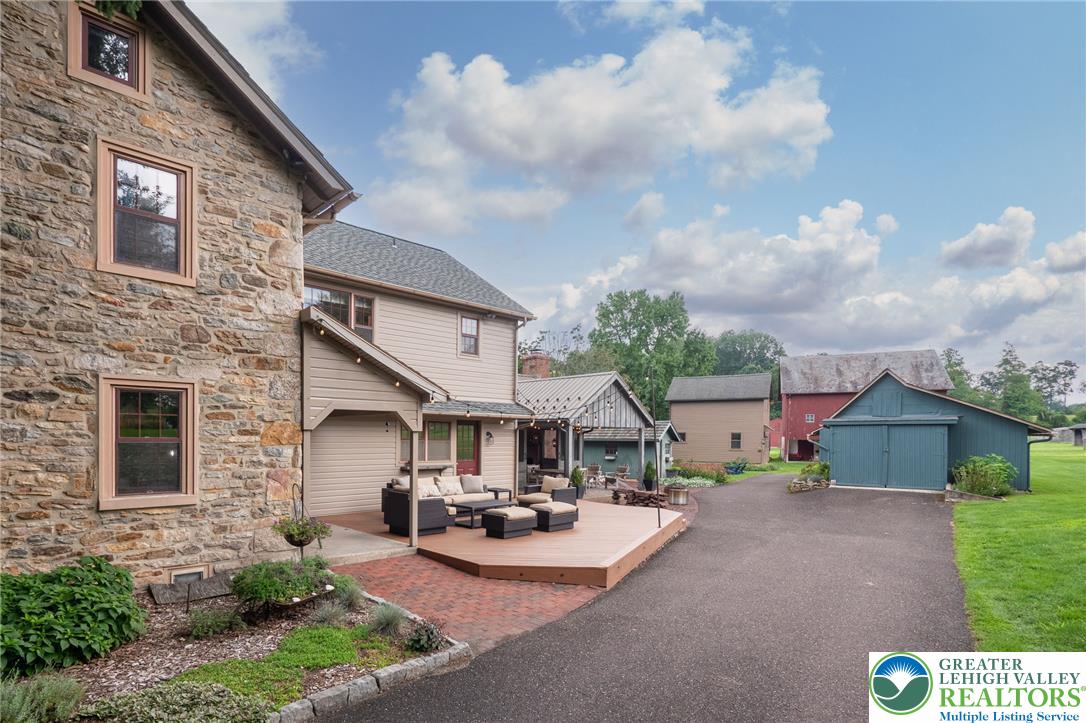 271 Wetzel Road