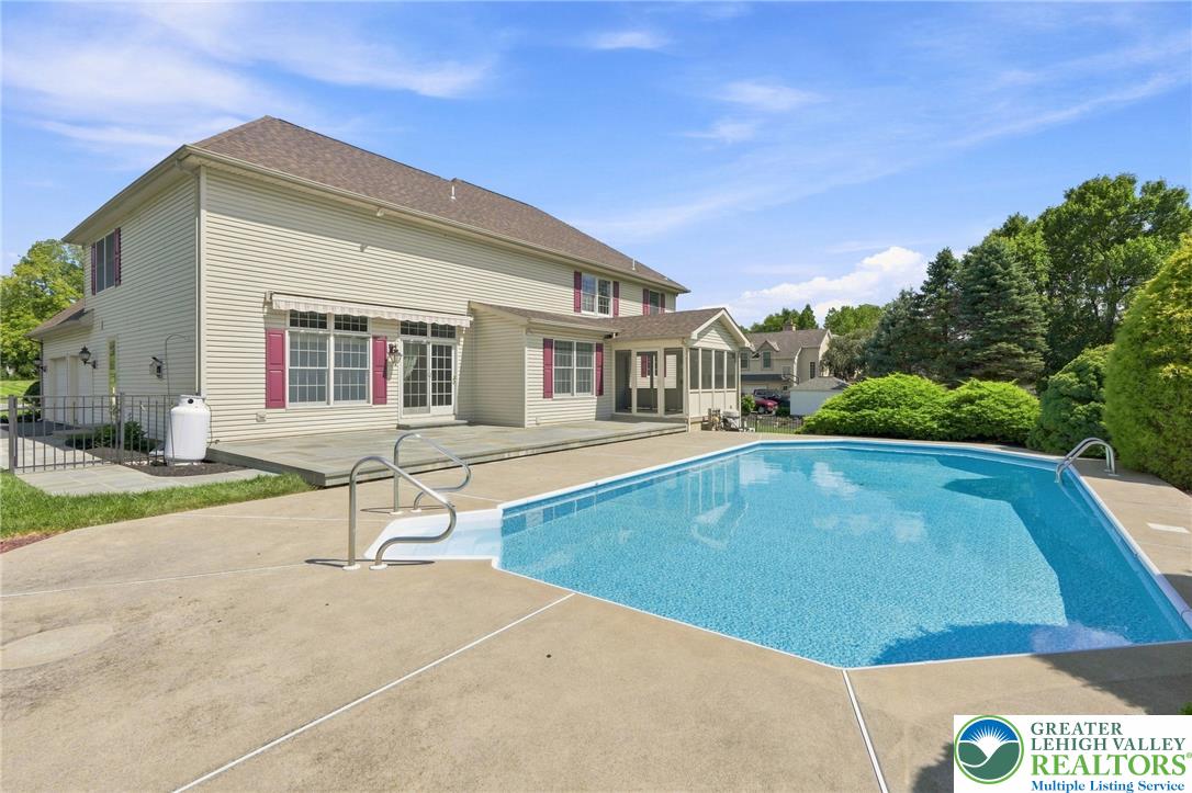 1572 Surrey Road