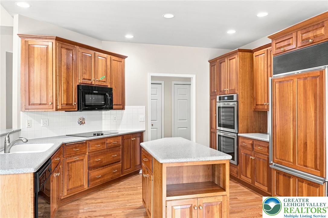 1572 Surrey Road