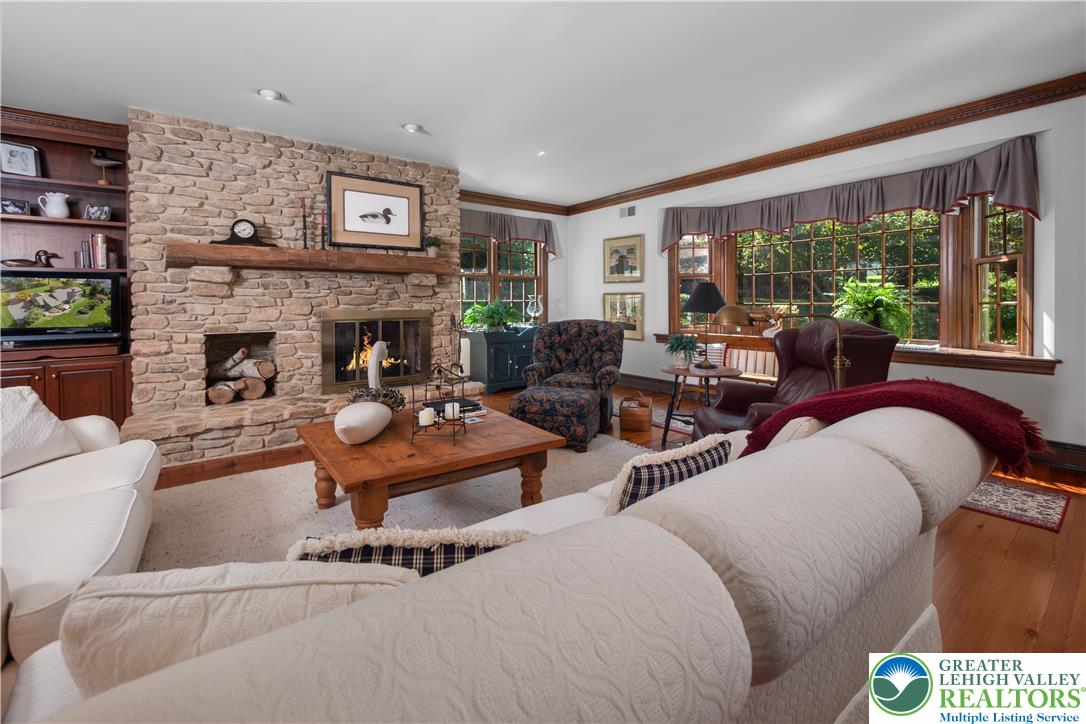 1814 Woodhaven Drive