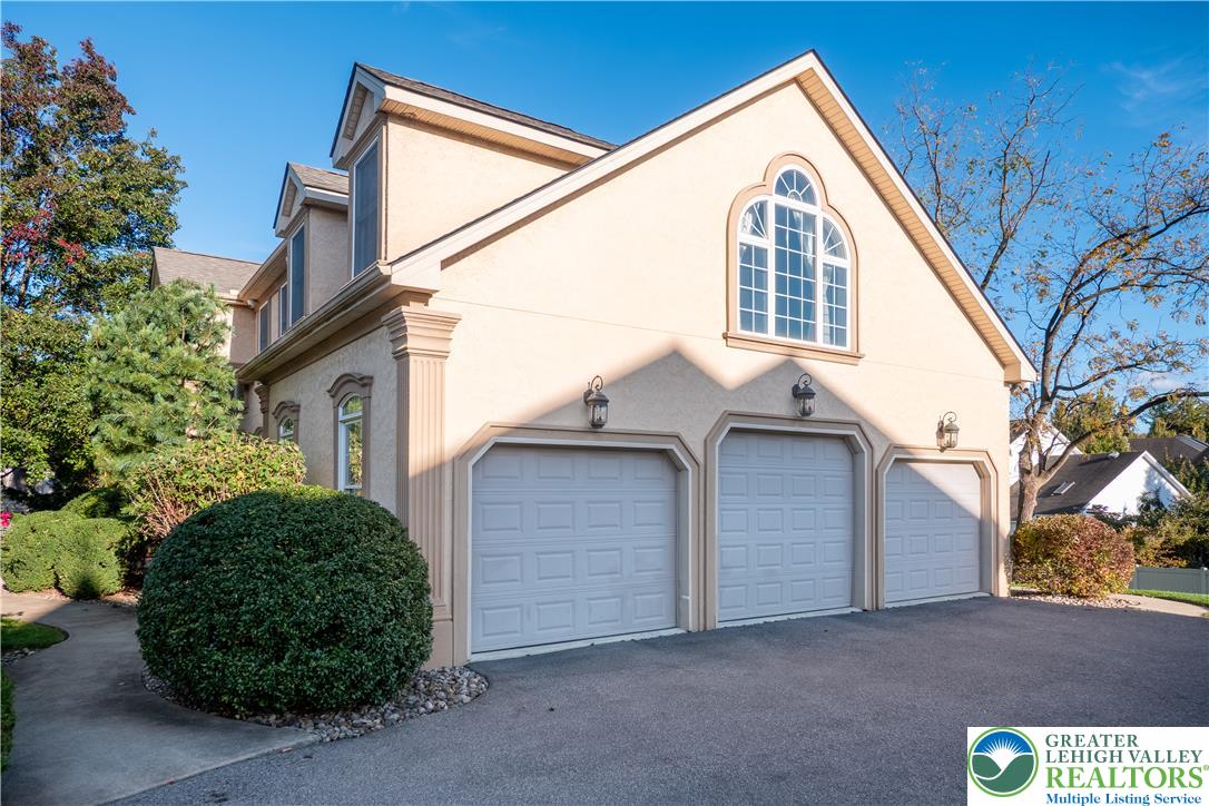 88 Crest Boulevard