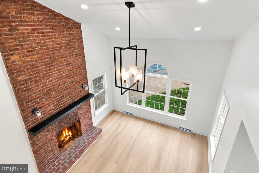 4 SCHOOLHOUSE LANE