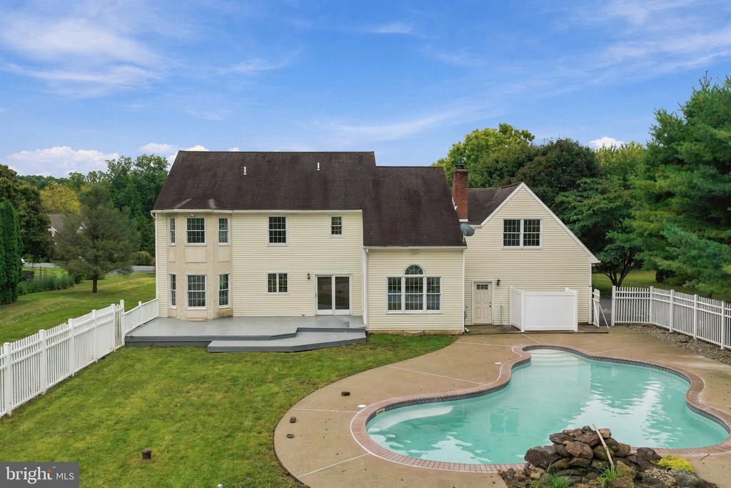 4 SCHOOLHOUSE LANE