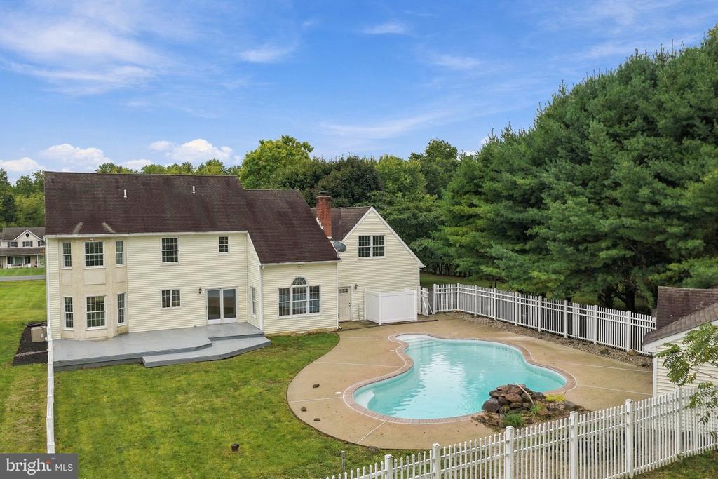 4 SCHOOLHOUSE LANE