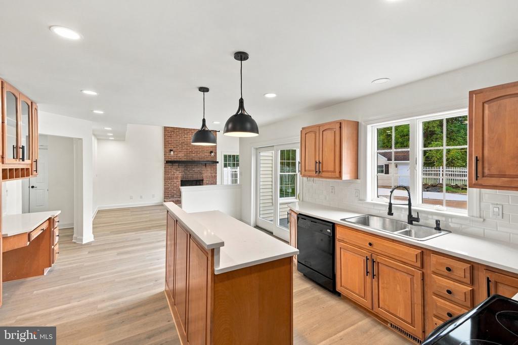 4 SCHOOLHOUSE LANE
