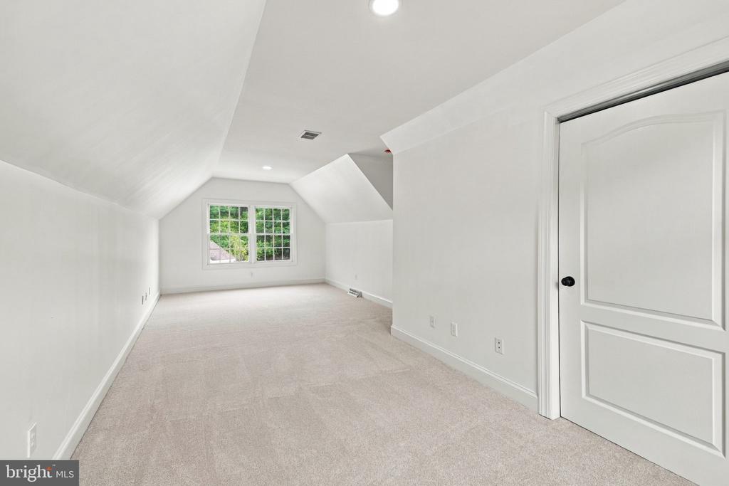 4 SCHOOLHOUSE LANE