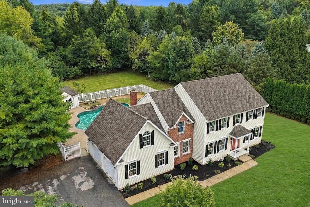 4 SCHOOLHOUSE LANE
