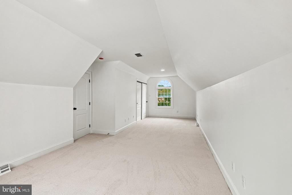 4 SCHOOLHOUSE LANE