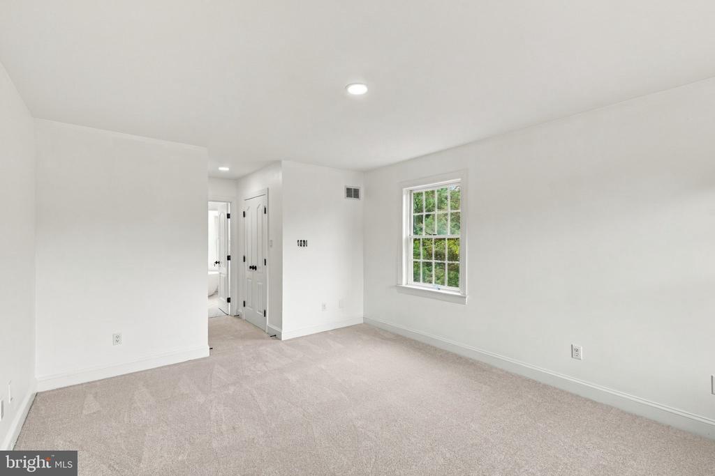 4 SCHOOLHOUSE LANE