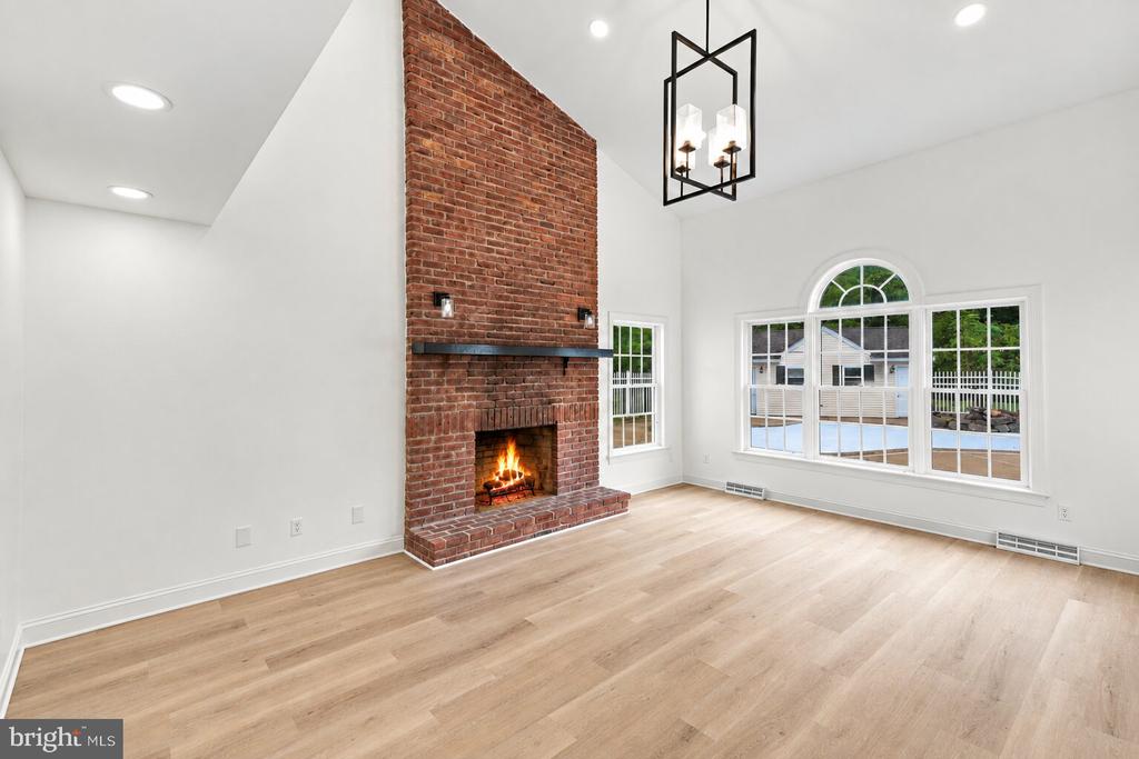 4 SCHOOLHOUSE LANE