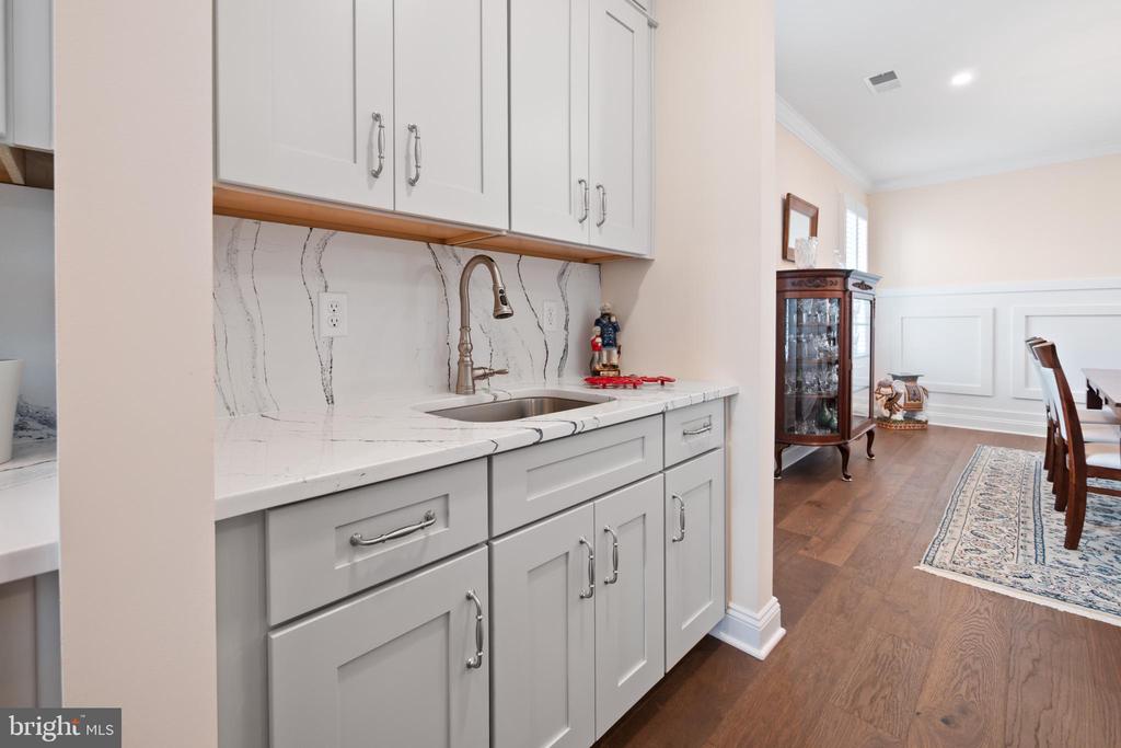 7733 VALOR DRIVE