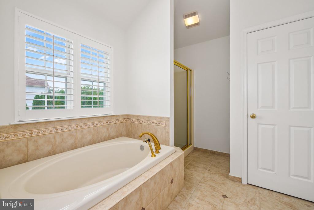 2305 MADEIRA DRIVE