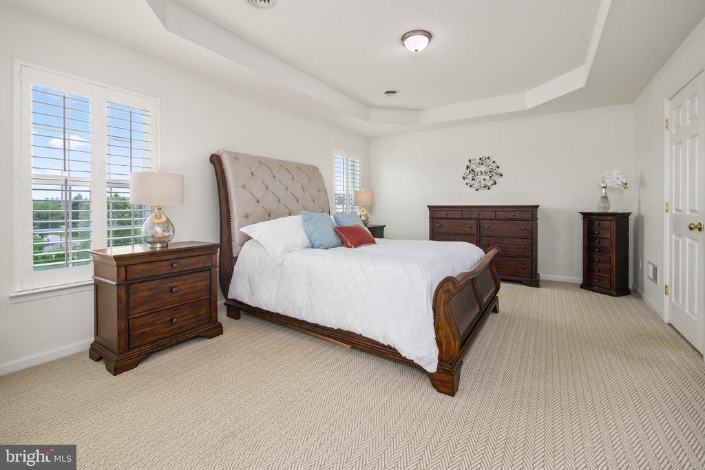 2305 MADEIRA DRIVE