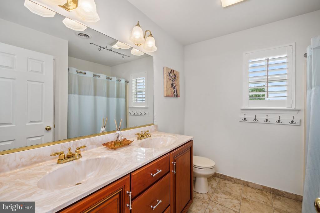 2305 MADEIRA DRIVE
