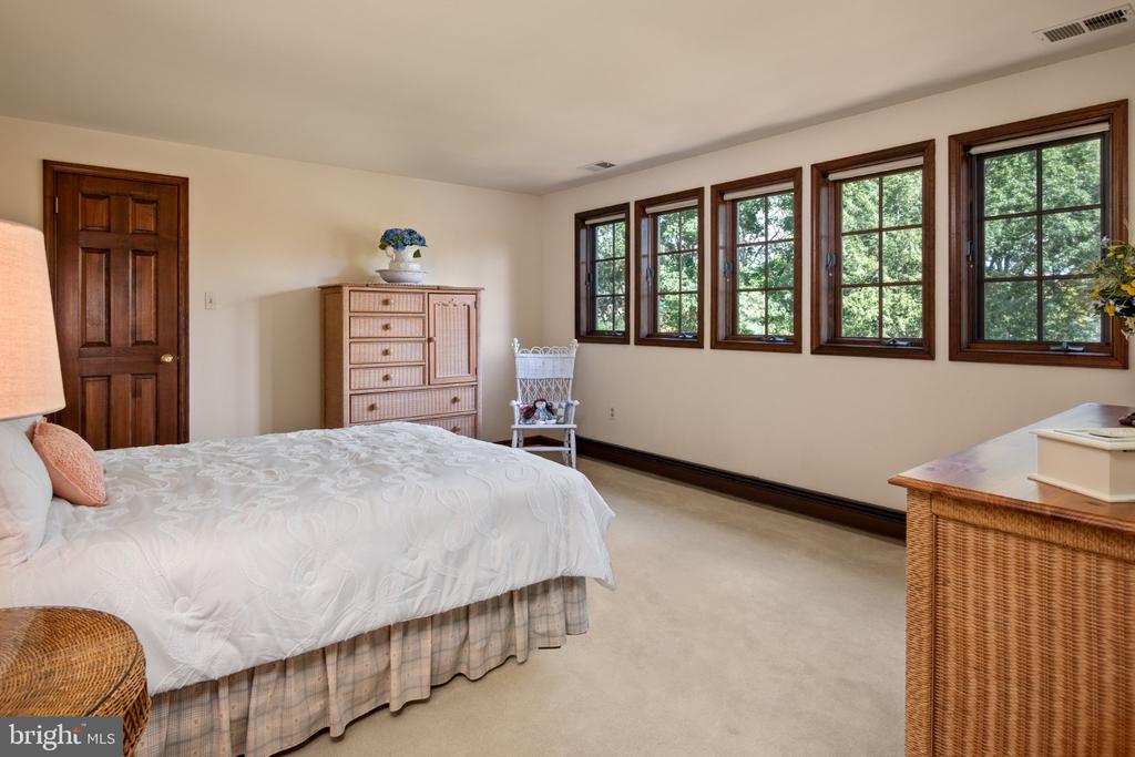 1814 WOODHAVEN DRIVE