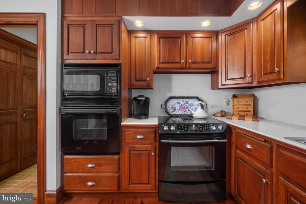 1814 WOODHAVEN DRIVE