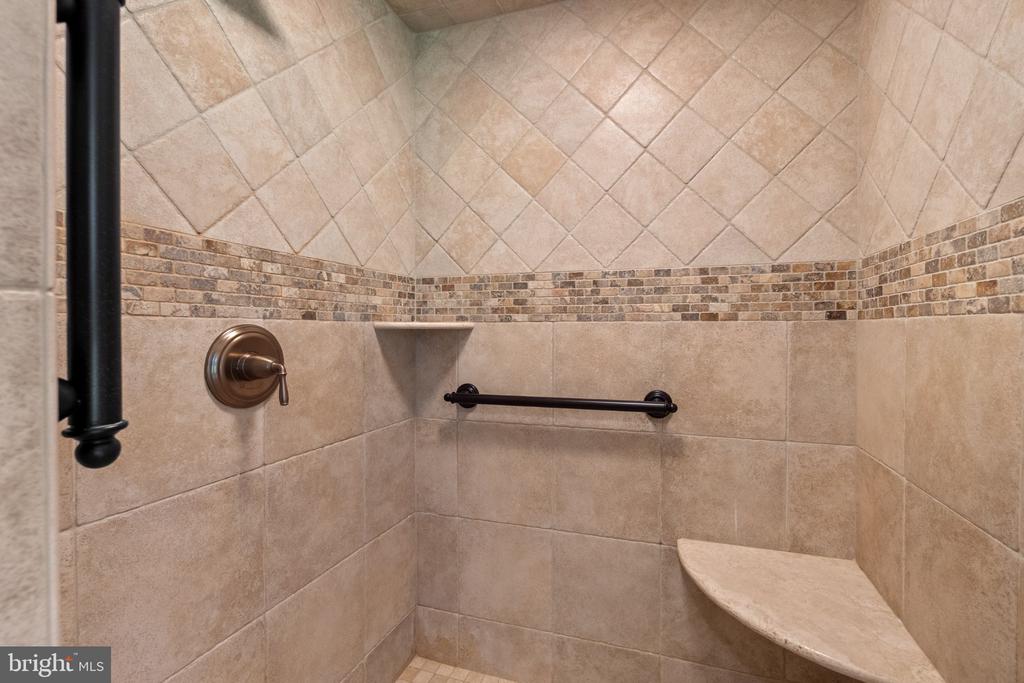 1814 WOODHAVEN DRIVE