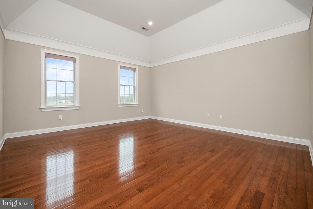 1970 CARRIAGE KNOLL DRIVE