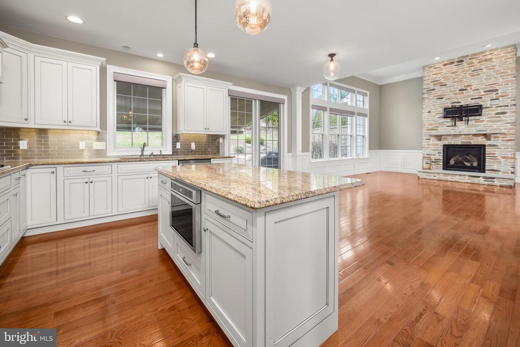 1970 CARRIAGE KNOLL DRIVE