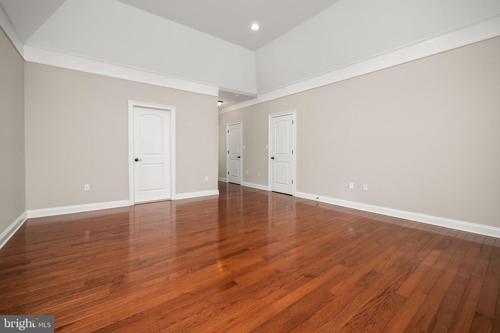 1970 CARRIAGE KNOLL DRIVE