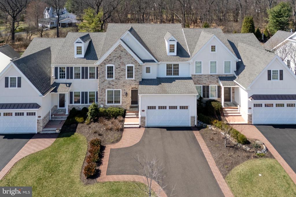 1970 CARRIAGE KNOLL DRIVE