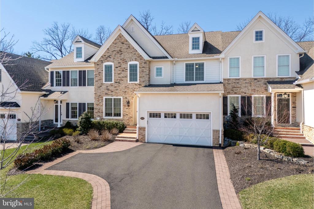 1970 CARRIAGE KNOLL DRIVE