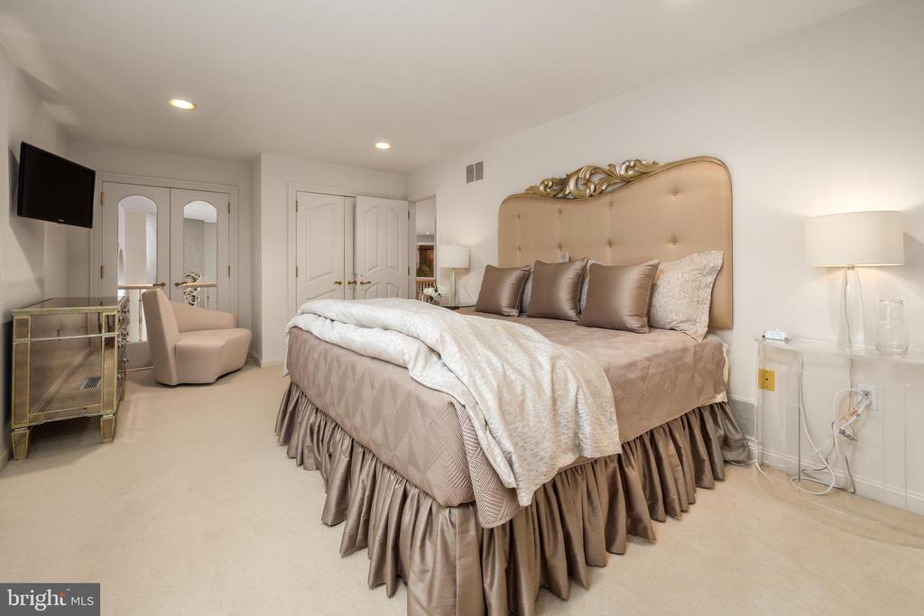 4250 RAYNESSA COURT