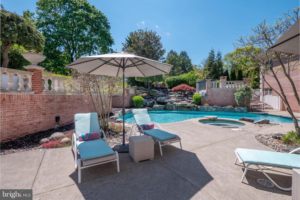 4250 RAYNESSA COURT