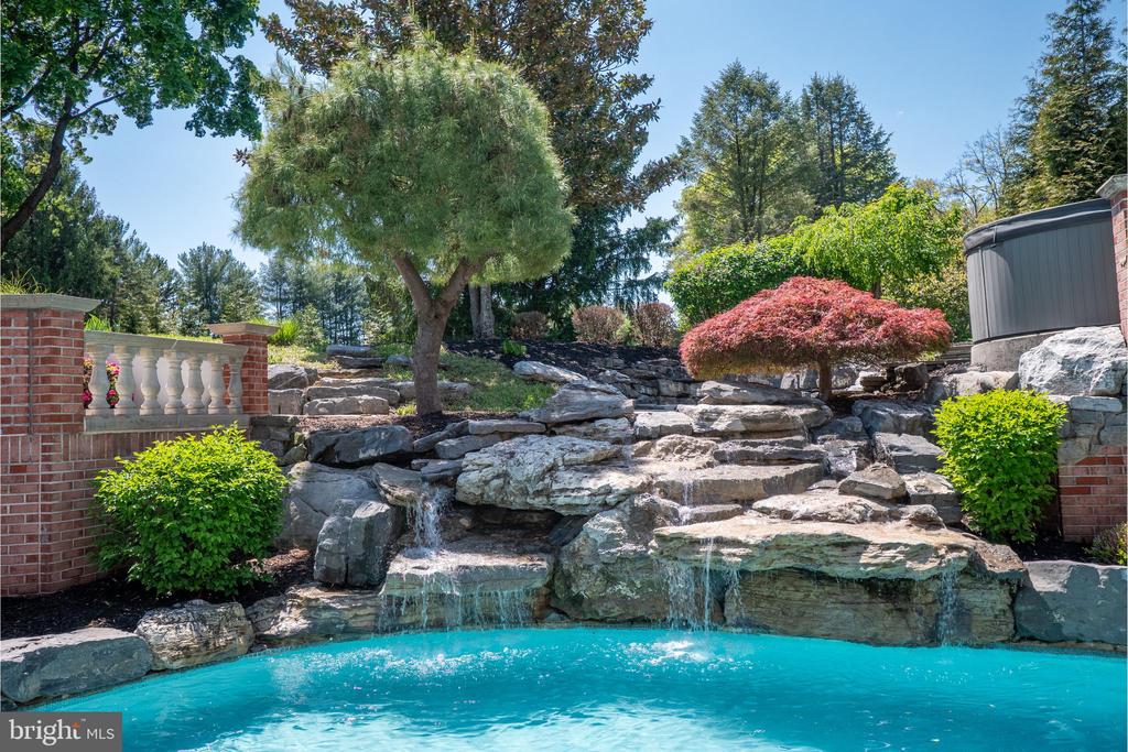 4250 RAYNESSA COURT