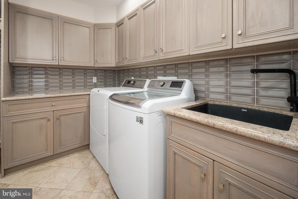 4250 RAYNESSA COURT