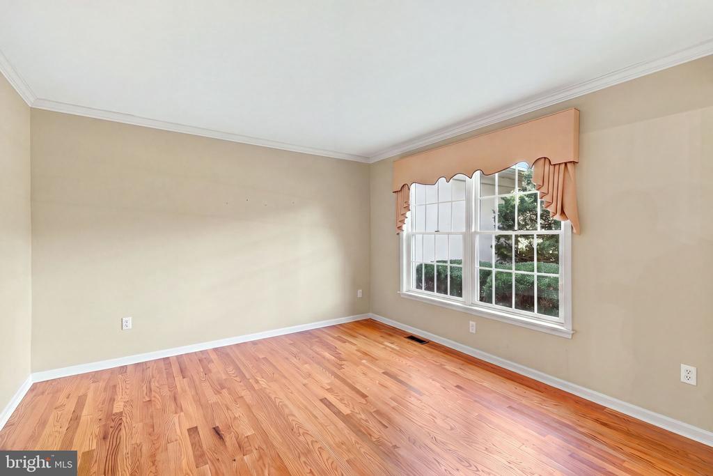 1572 SURREY ROAD
