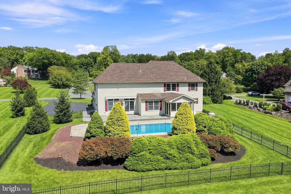1572 SURREY ROAD