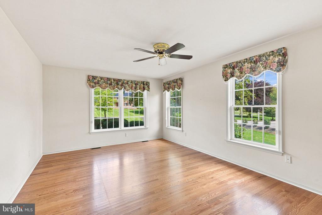 1572 SURREY ROAD