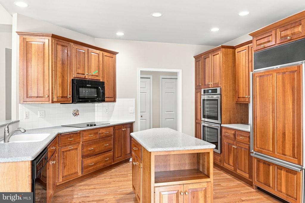 1572 SURREY ROAD