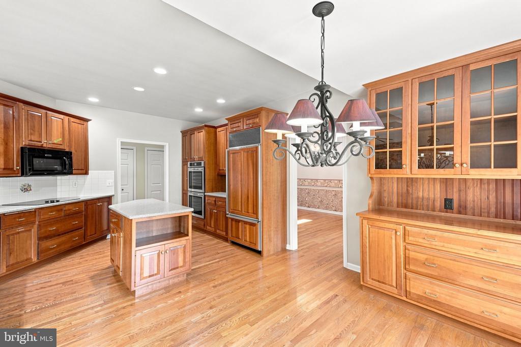 1572 SURREY ROAD