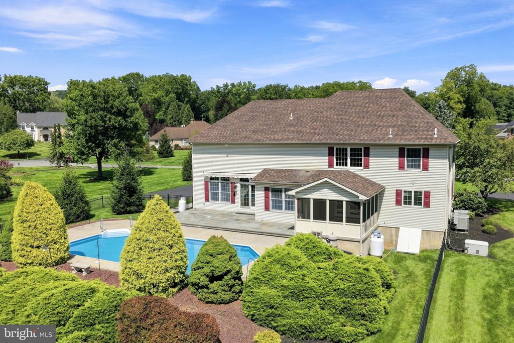 1572 SURREY ROAD