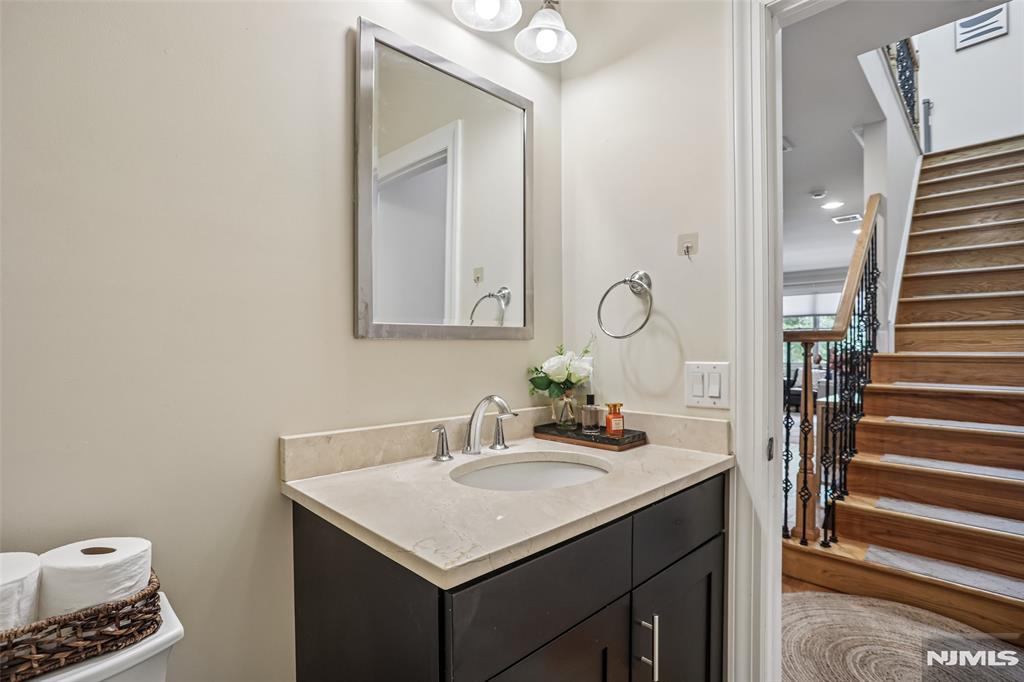 174 Fort Lee Road B